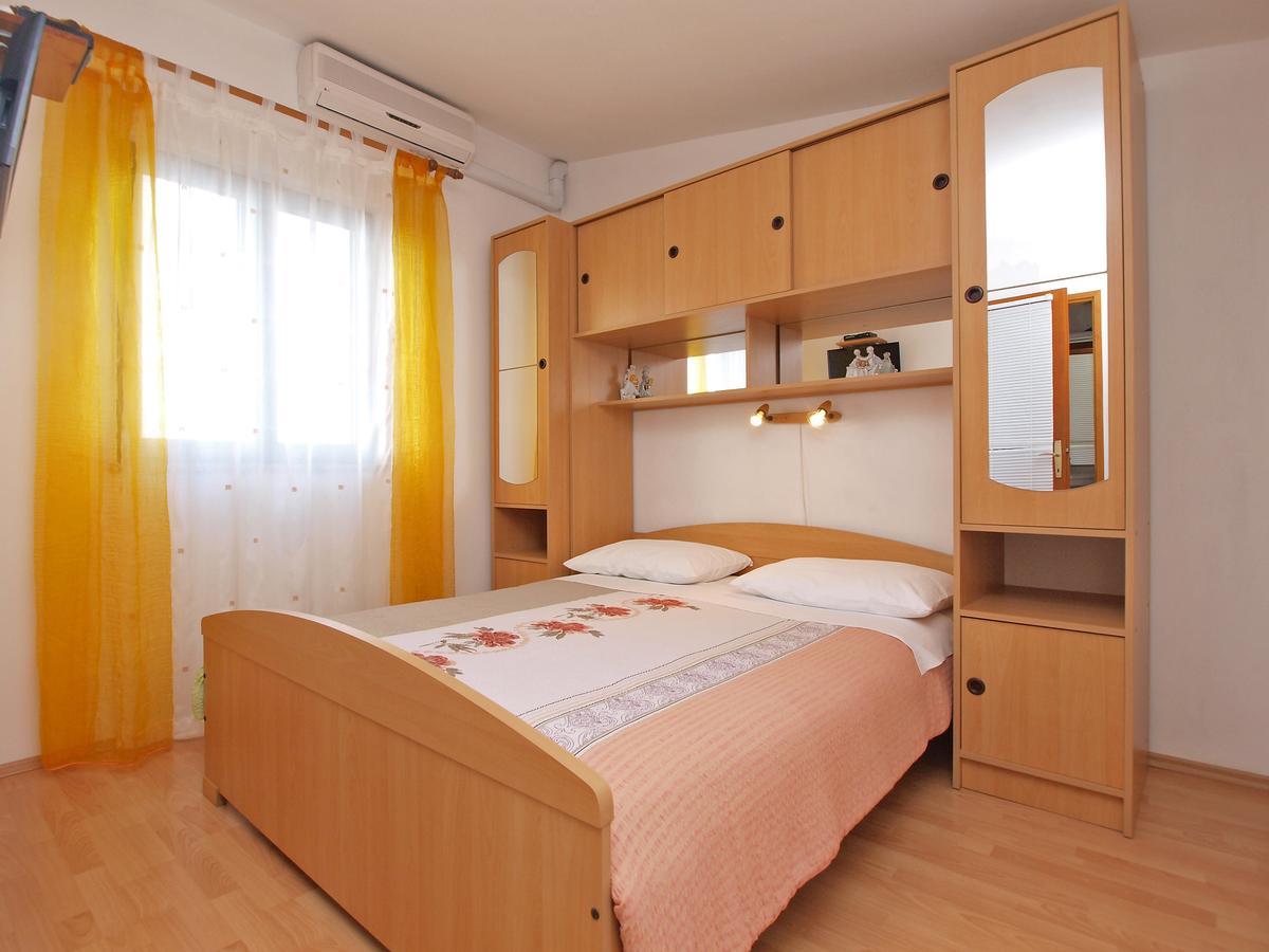 Apartments Milan 1048 Rovinj Exterior photo