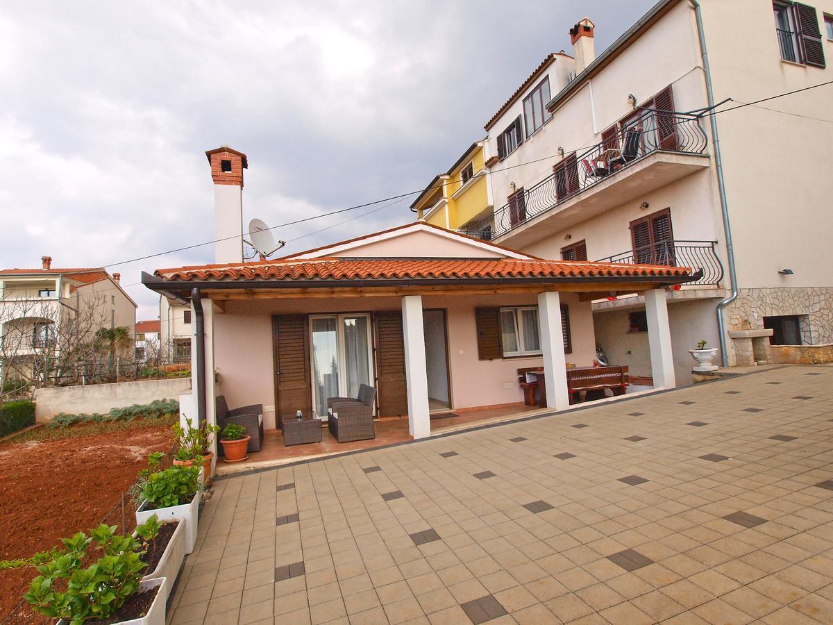Apartments Milan 1048 Rovinj Exterior photo