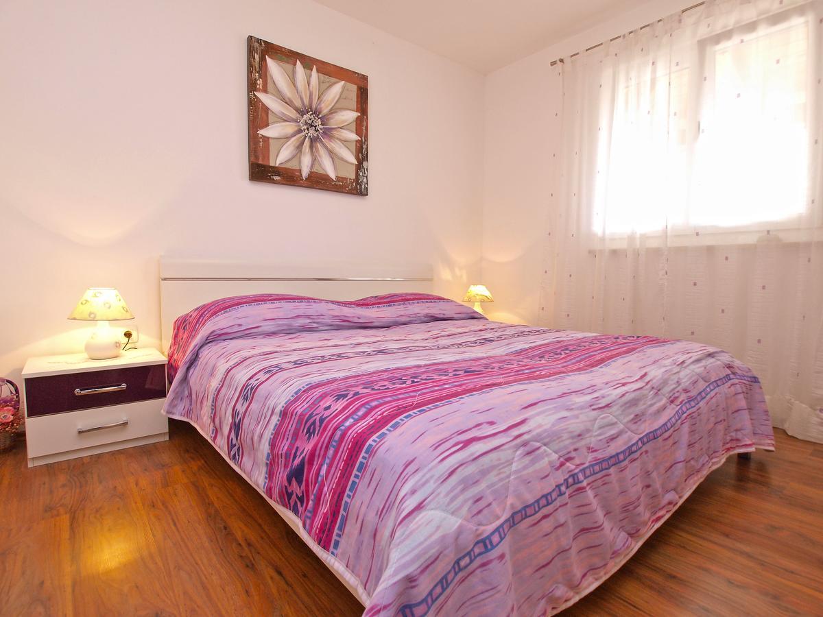 Apartments Milan 1048 Rovinj Exterior photo