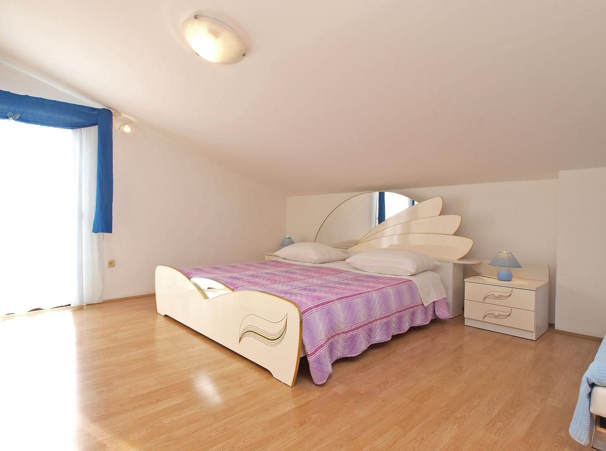 Apartments Milan 1048 Rovinj Exterior photo