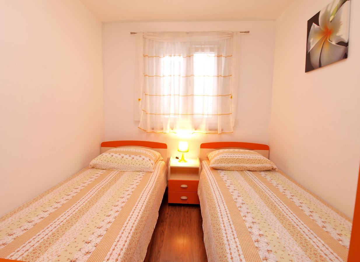 Apartments Milan 1048 Rovinj Exterior photo
