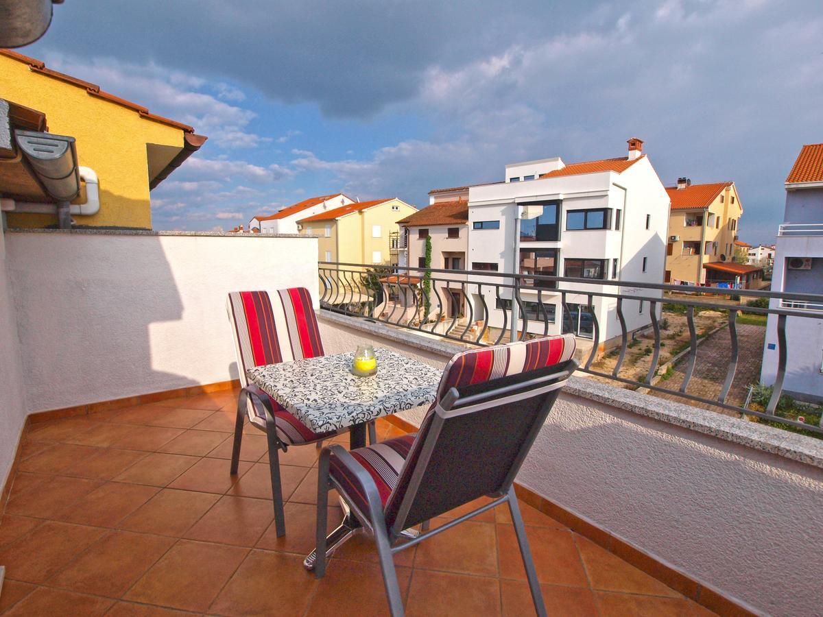Apartments Milan 1048 Rovinj Exterior photo